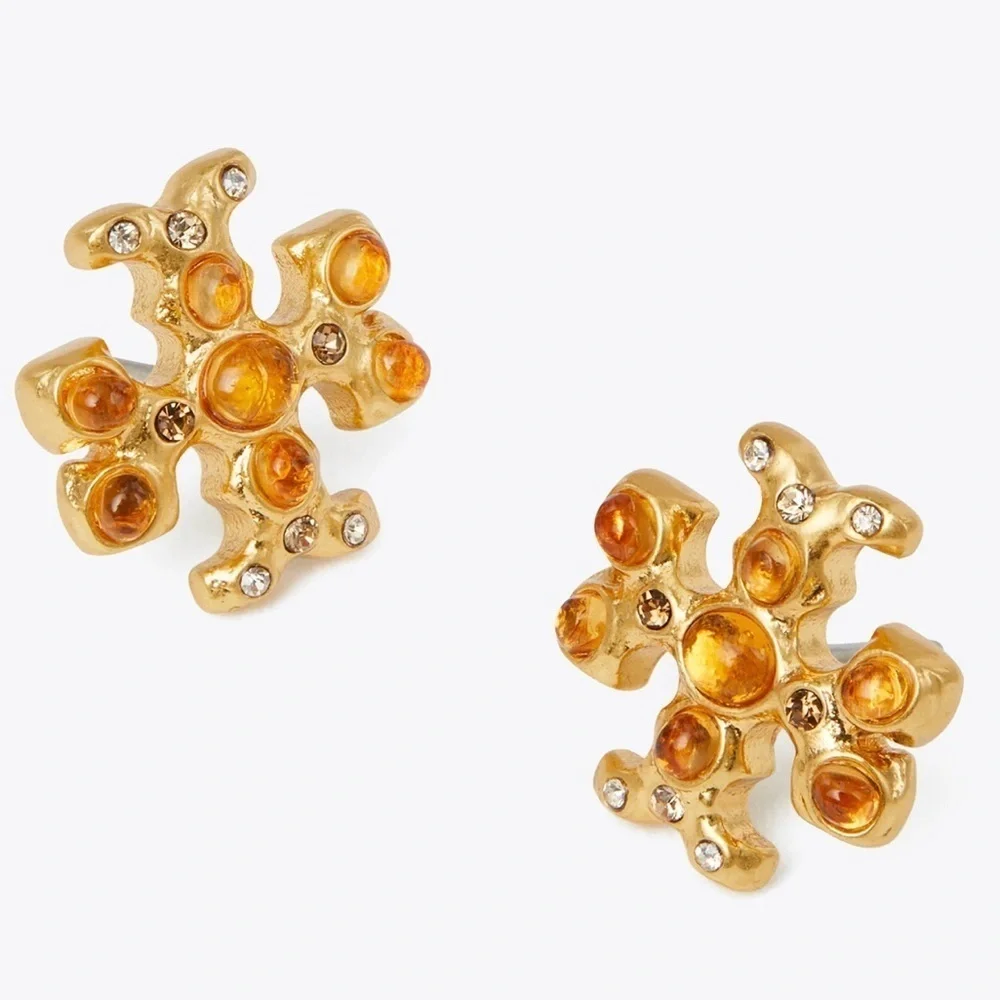 Designers Brands For Customers That Love To Wear Casual and Elegant Accessories